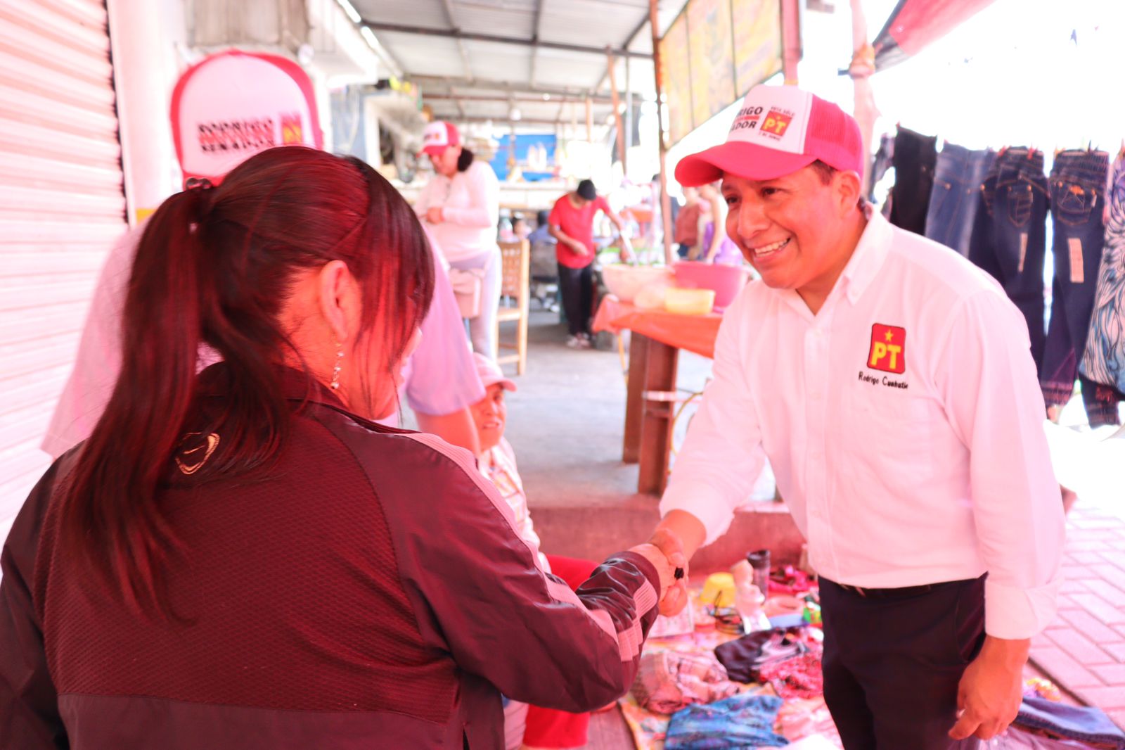 Respaldan a Rodrigo Cuahutle tianguistas de La Loma Xicohténcatl en Tlaxcala